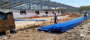 Giá cho thuê máy cán tôn cliplock khổ 1000mm, cán tận chân công trình