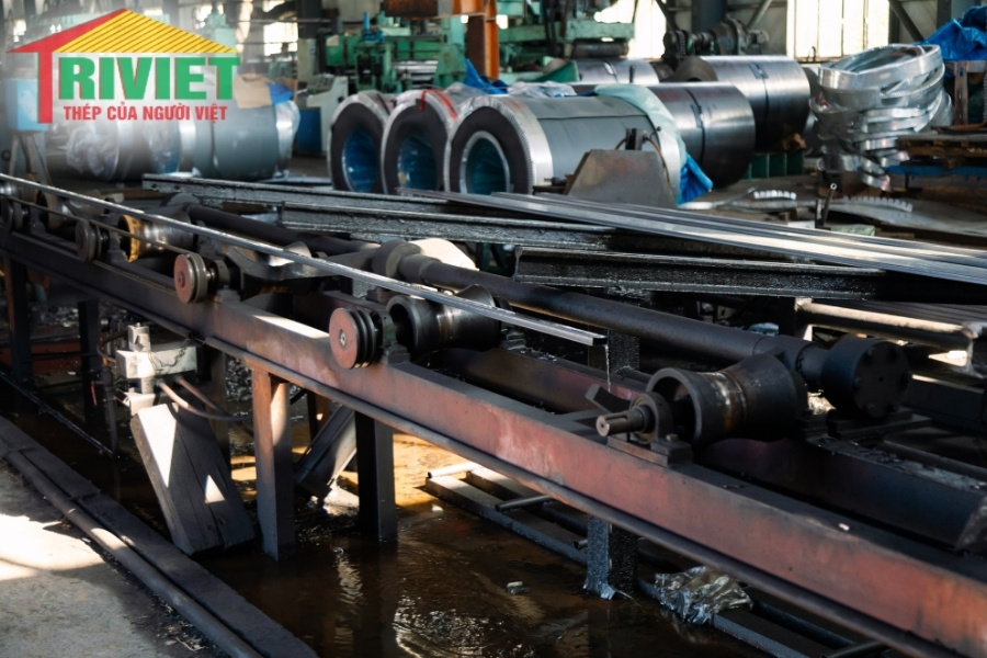 Bảng Báo Giá Tôn Cliplock Việt Nhật Uy Tín, Giá Ưu Đãi Nhất Năm 2026 10 Công Nghệ Sản Xuất Thép Xanh