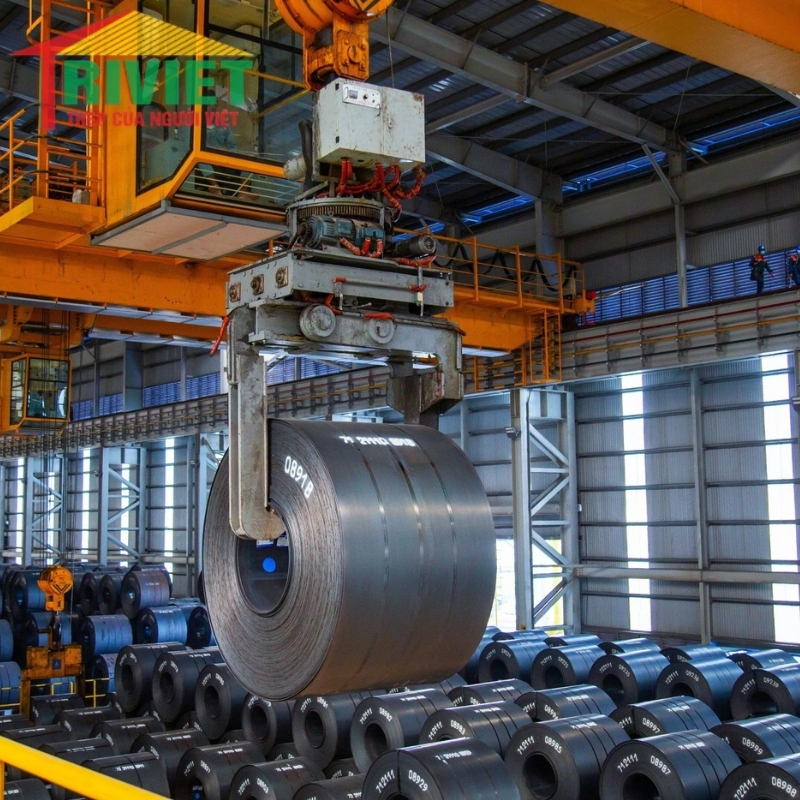Cuộn Thép Cán Nóng Nâng Bằng Cẩu